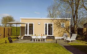 Prachtig nieuw chalet met tuin op De Friese Wadden
